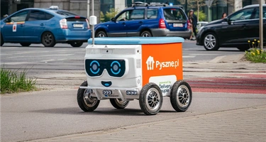 Pyszne.pl testuje robota, który dostarcza zamówienia