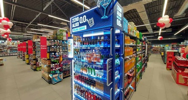 Znana sieć sklepów stworzyła koncept dedykowany napojom imitującym alkohol