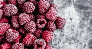 Pleśń i "nietypowa barwa" owoców. Na granicy zatrzymano ponad 60 ton malin