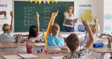 Analiza sprzedaży spożywczych produktów szkolnych