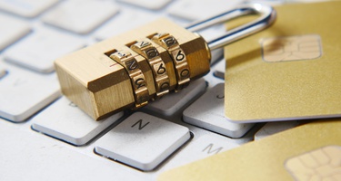 Uwaga na cyberprzestępców - zaczynają się żniwa oszustów